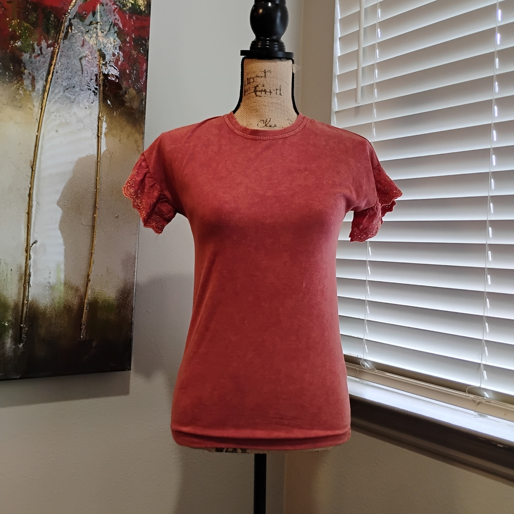 Hayden Short Sleeve Top in Washed Red